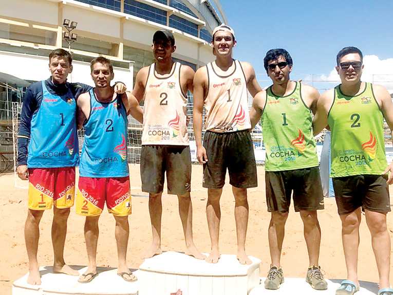 LOS DEPORTISTAS VALLUNOS QUE CONQUISTARON EL TÍTULO EN LA RAMA MASCULINA. PRENSA BEACH VOLEY