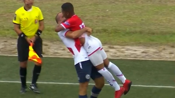 En el fútbol peruano, Juan Morales y Adrián Zela son expulsados tras este inédito cruce.