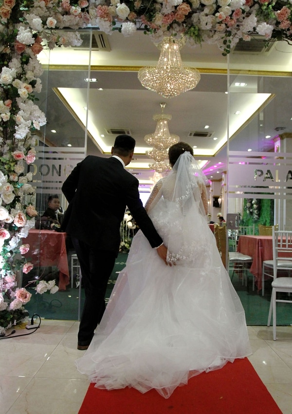 En Vietnam la institución del matrimonio es sagrada y un 70% de las personas de más de 15 años están casadas (AFP)