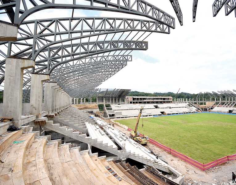 VISTA PANORÁMICA DEL ESTADIO DEL CAR QUE SE CONSTRUYE PARA LOS JUEGOS SURAMERICANOS. DICO SOLÍS