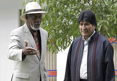 Morgan Freeman y el presidente Evo Morales.