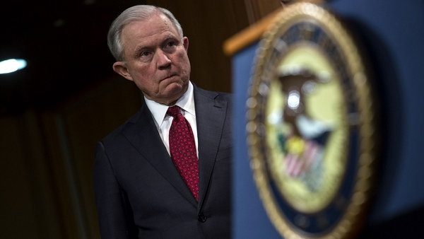 Según indicó Sessions, el grupo de trabajo utilizará todos los recursos penales y civiles disponibles bajo la ley federal para responsabilizar a los fabricantes de opioides por prácticas ilegales (AFP)