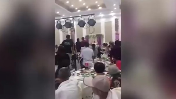 El salón terminó convertido en un campo de batalla