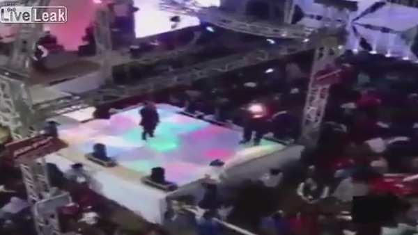 Imagen de un casamiento en Egipto en el que un joven murió producto de un “disparo de celebración”