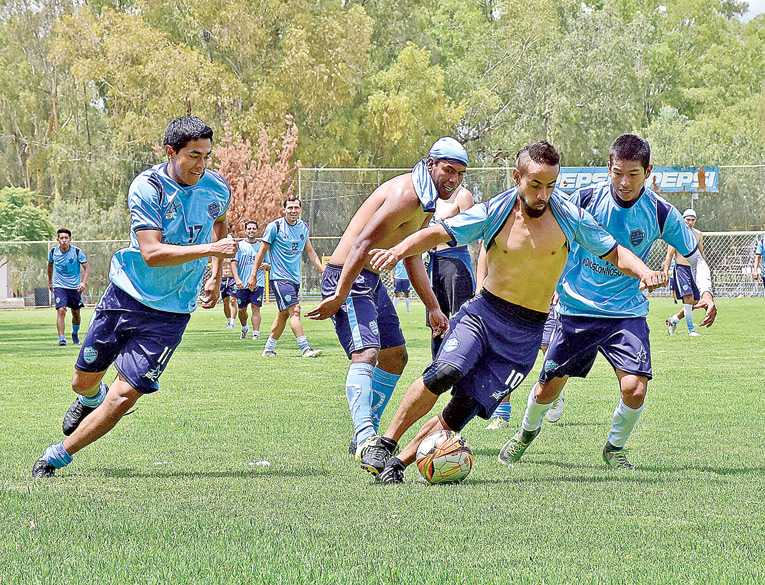 PRÁCTICA DE AURORA, PREVIA AL PARTIDO FRENTE A SAN JOSÉ. OSVALDO CHACÓN
