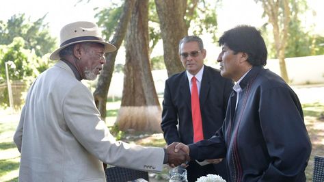 El presidente de Bolivia, Evo Morales junto a Morgan Freeman.