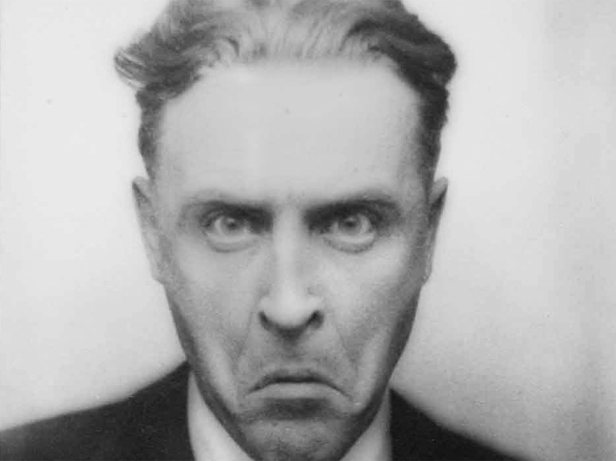 Francis Scott Fitzgerald haciendo muecas en un fotomatón.