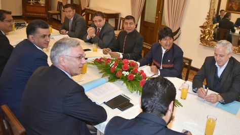 La reunión del Consejo Marítimo y del Silala desarrollada este lunes en Palacio de Gobierno con la presencia del agente Eduardo Rodríguez.