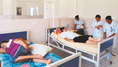 Enfermos con dengue severo de Beni reciben atención en uno de los hospitales de Trinidad. Sucedió el jueves.