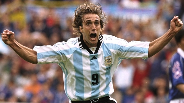 En el 2002, Batistuta fue uno de los nueves de la lista junto con Crespo (Getty)