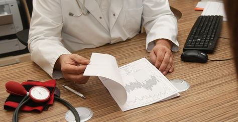 Ilustración de un médico en su consultorio. Foto: http://vidayestilo.excite.es