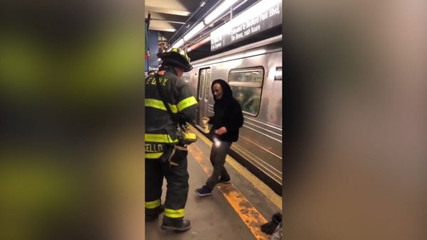 Los bomberos trataron de revisarlo, pero se resistió