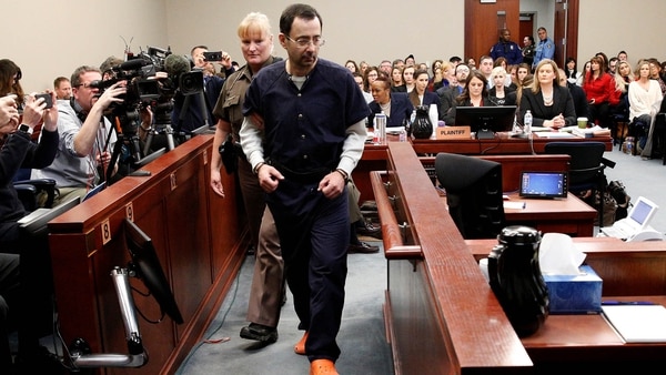 Larry Nassar fue condenado a más de 300 años de prisión en diferentes juicios por abusos sexuales a gimnastas (Reuters)