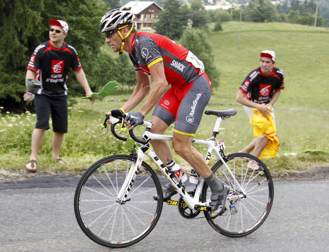 Lance Amstrong en una imagen de archivo del Tour. (EFE)