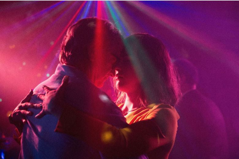 Francisco Reyes y Daniela Vega en escena en "Una mujer fantástica"