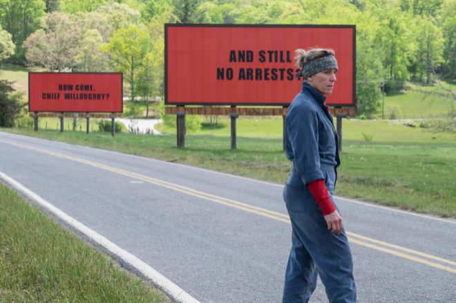 La actriz Frances McDormand en un fotograma de Tres anuncios en las...