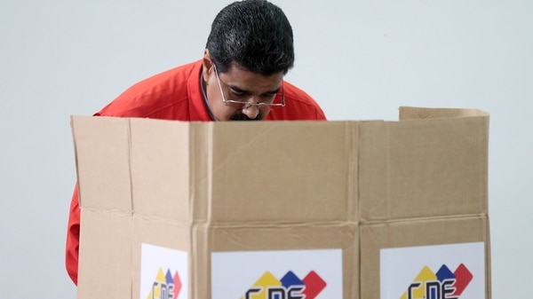 Nicolás Maduro vota en las elecciones para la Asamblea Constitucional del 30 de julio de 2017, las últimas en las que se usó el sistema de Smartmatic