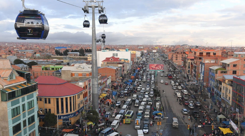 Con desfiles y promesas de progreso, El Alto celebra 32 años