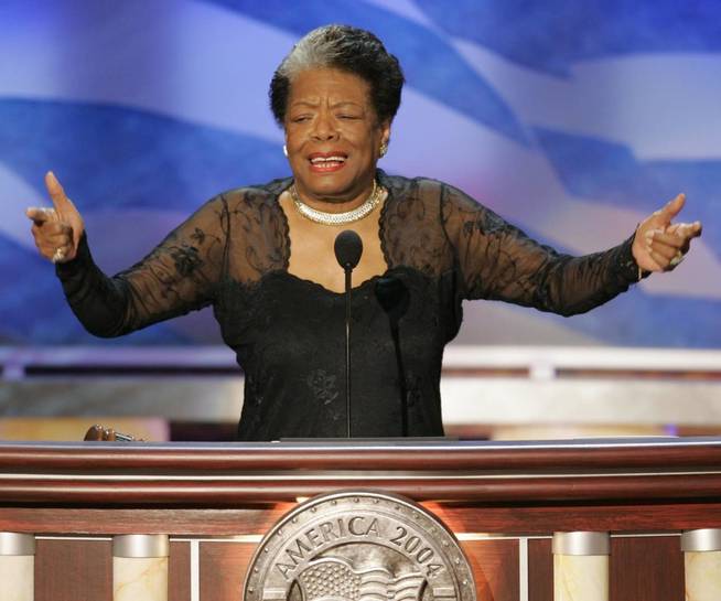Maya Angelou durante el acto de la Convención Demócrata en 2004. (Reuters)