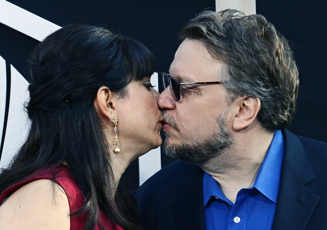 Guillermo del Toro y Lorenza Newton durante la promoción de la película Pacific Blue (2013).