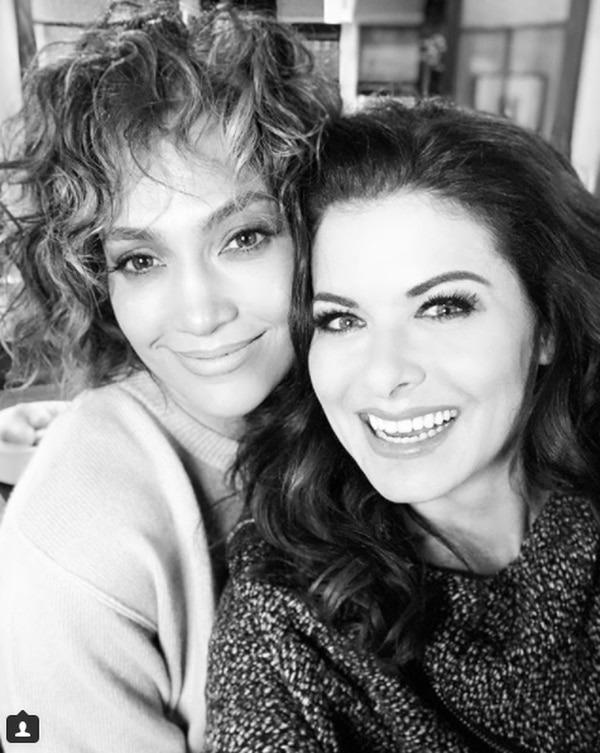 Jennifer Lopez y Debra Messing en el set de grabación de “Will & Grace” (Instagram: Debra Messing)