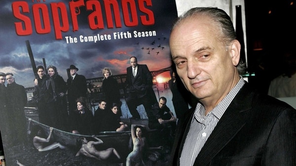 David Chase, el creador de “The Sopranos”, prepara una película que serviría como precuela a esta influyente y aclamada serie de televisión, informó el medio especializado Deadline