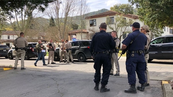 Las autoridades rodean el Hogar de Veteranos de Yountville en California