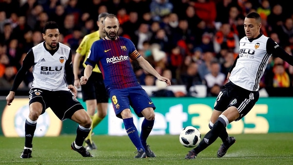 Andrés Iniesta recibió una millonaria oferta del Tianjin Quanjian de China (EFE/Juan Carlos Cárdenas)
