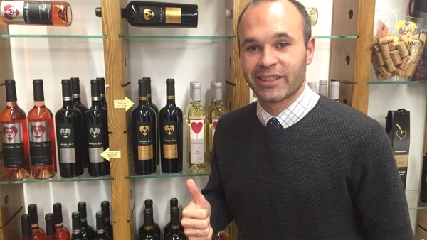 Tianjin Quanjian busca seducir a Andrés Iniesta con la compra de 2 millones de botellas de vino de su bodega