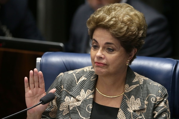 La salida de Dilma fue a través de un largo proceso parlamentario (AP)