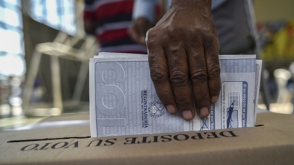 Los colombianos acudieron este domingo a las urnas para elegir el nuevo Congreso (AFP)
