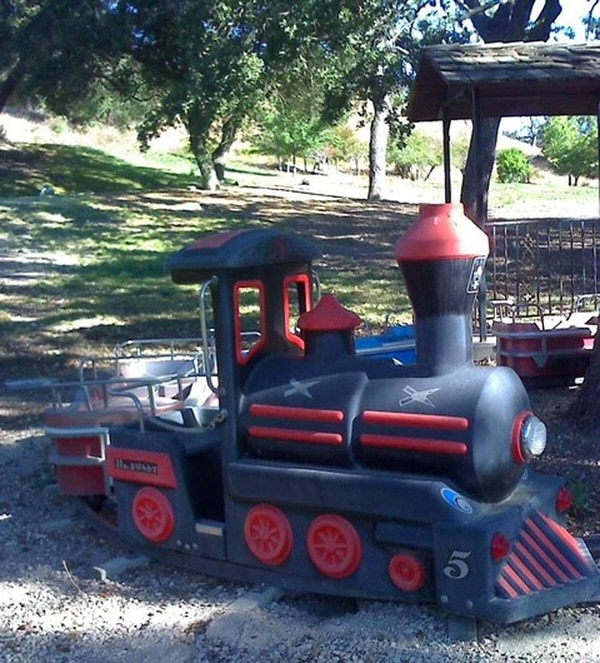 Un tren eléctrico, fabricado en Alemania, que Michael Jackson colocó en su rancho de Neverland (Cortesía de GWS Auctions Inc / The Washington Post)