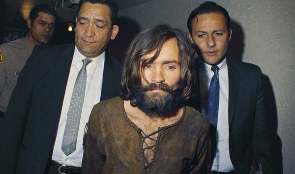 Charles Manson durante el juicio por los asesinatos de 1969 (AP, archivo)