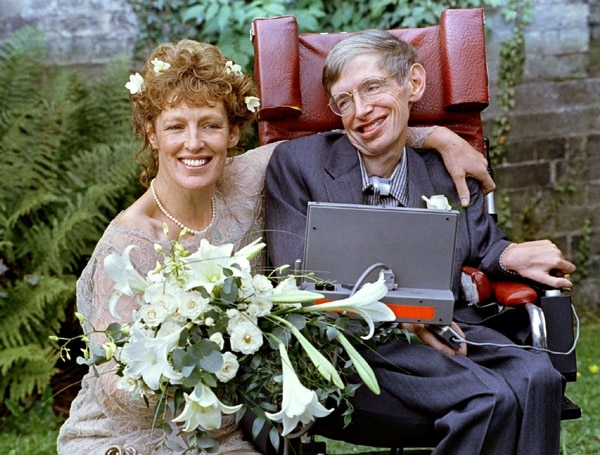 Stephen Hawking junto a su ex esposa Elaine Mason. REUTERS/Russell Boyce/File Photo