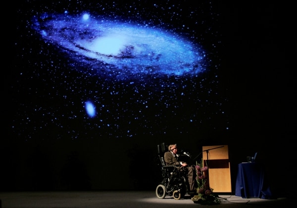 Stephen Hawking durante una conferencia en Bruselas en 2007 (REUTERS/Francois Lenoir/archivo)