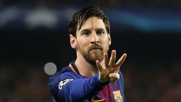 Lionel Messi festeja haber convertido el primer gol del partido para el Barcelona