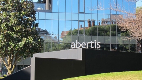 Abertis tiene su sede social en Madrid y la operativa en Barcelona