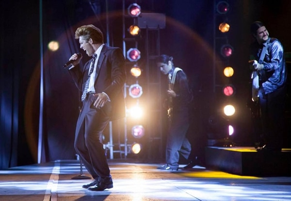 Diego Boneta en la piel de Luismi. (Foto: Twitter)