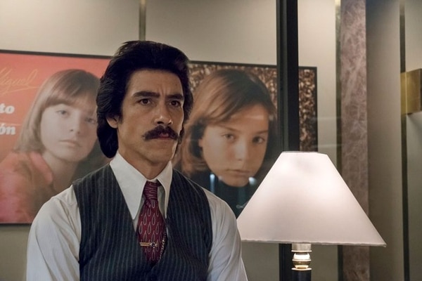 Oscar Jaenada como su padre Luis Rey. (Foto: Twitter)