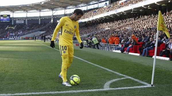Neymar no está a gusto con el estado de los terrenos de juego en los equipos que PSG visita