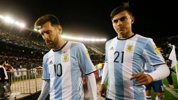 Paulo Dybala quiere ser compañero de Lionel Messi en la Selección argentina (AP)