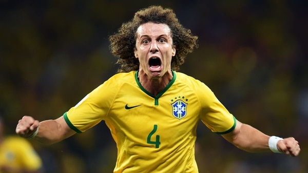 David Luiz quiere ganarse un lugar entre los defensores de Brasil para el Mundial (AFP)