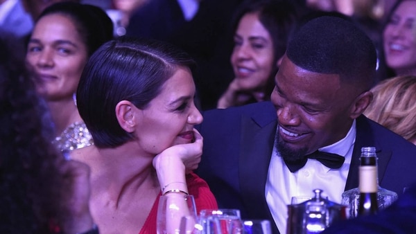 Katie Holmes y Jamie Foxx en una de sus primeras apariciones como pareja (Getty)
