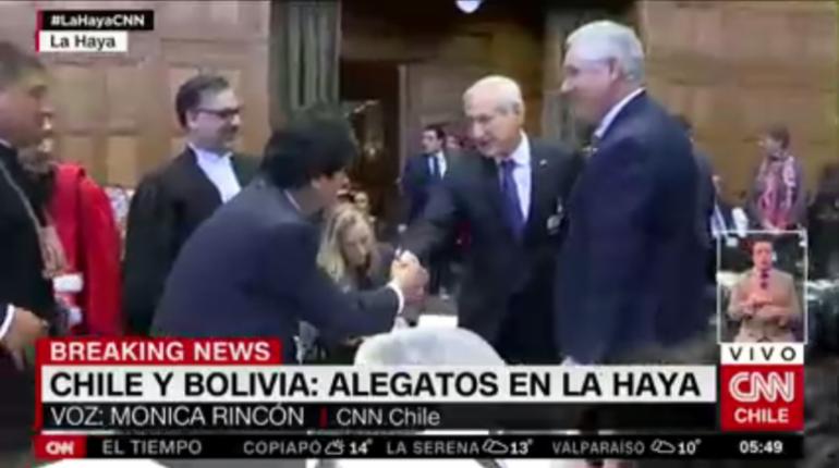 El momento en el que Morales y Muñoz se saludan. | Captura de pantalla