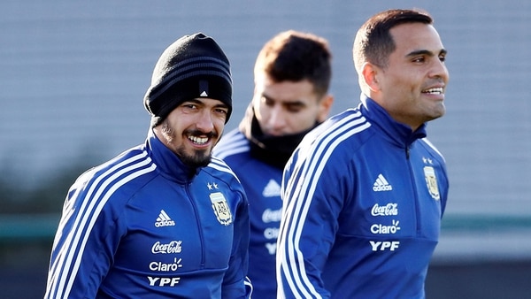 Los primeros en llegar fueron los que se desempeñan en la Premier League, mientras que el resto de los “europeos” arribaron entre el domingo por la noche y el lunes por la mañana (Foto: Reuters)