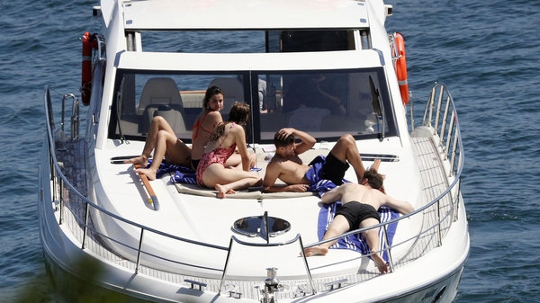 Selena Gomez disfrutó de un paseo en lujoso yate con amigos en Sydney, Australia (Foto: The Grosby Group)