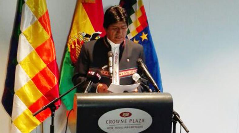 El presidente, Evo Morales, en conferencia de prensa desde La Haya. | Foto: @MRE_Bolivia