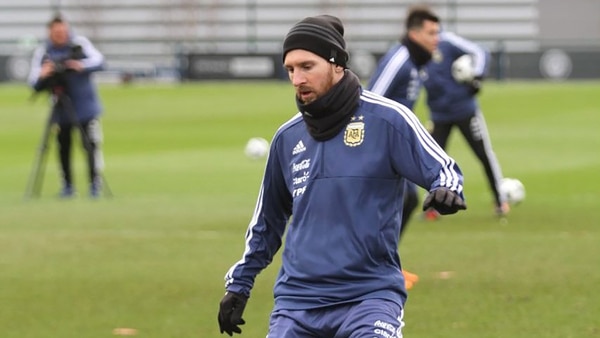 Messi llegó a Manchester y se entrenó (@Selección)