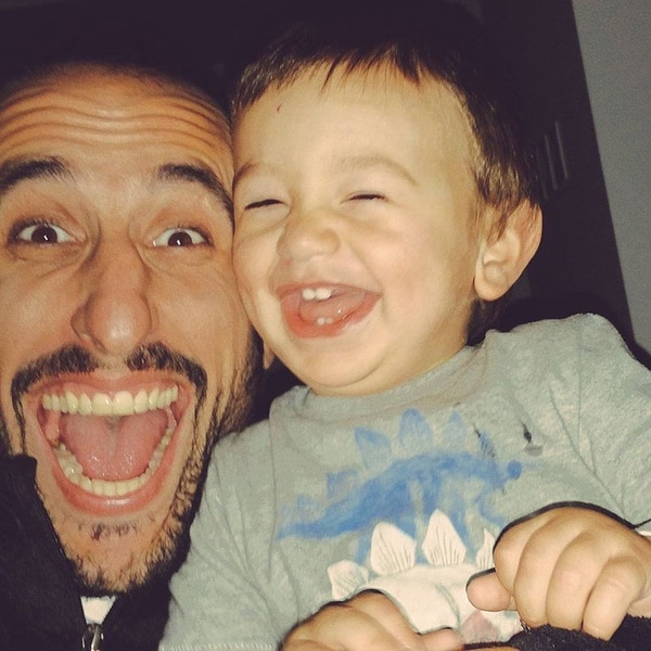 Manu con uno de sus hijos en Estados Unidos