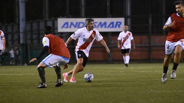 Actualmente, el Burrito se encuentra jugando en el equipo Senior del Millonario y se desempeña como entrenador de las divisiones juveniles